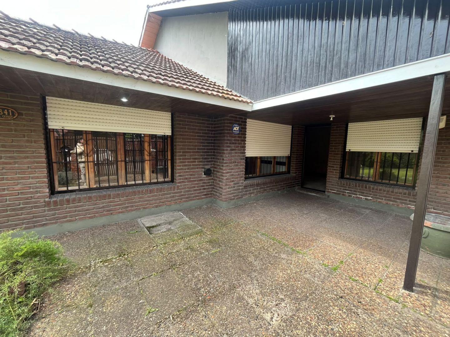 Foto de Chalet en alquiler permanente 4 ambientes con parque - Bosque Alegre, imagen 2
