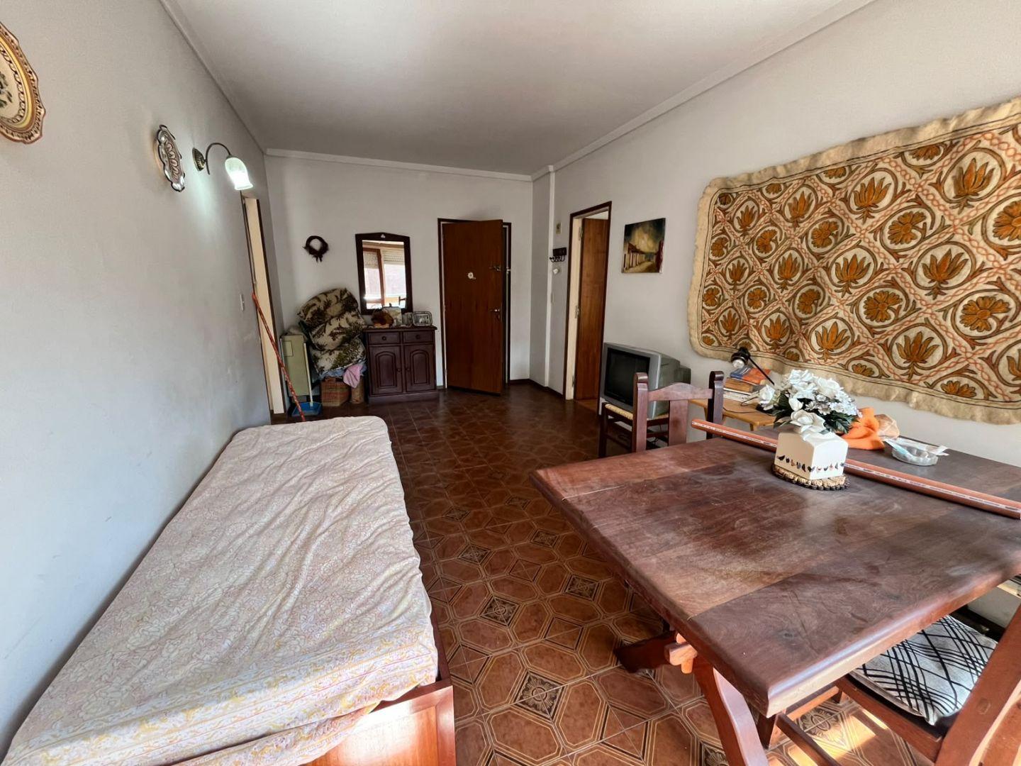 Foto de Departamento en venta 2 ambientes al frente con balcón saliente - Plaza, imagen 5
