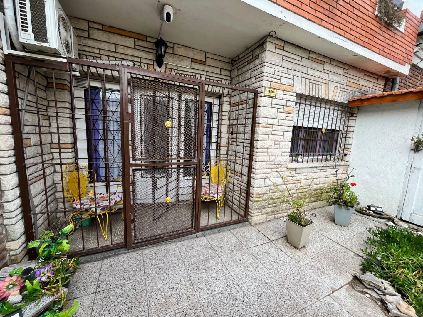 Foto de PH en venta 3 ambientes al frente con dos patios - Punta Mogotes, imagen 1