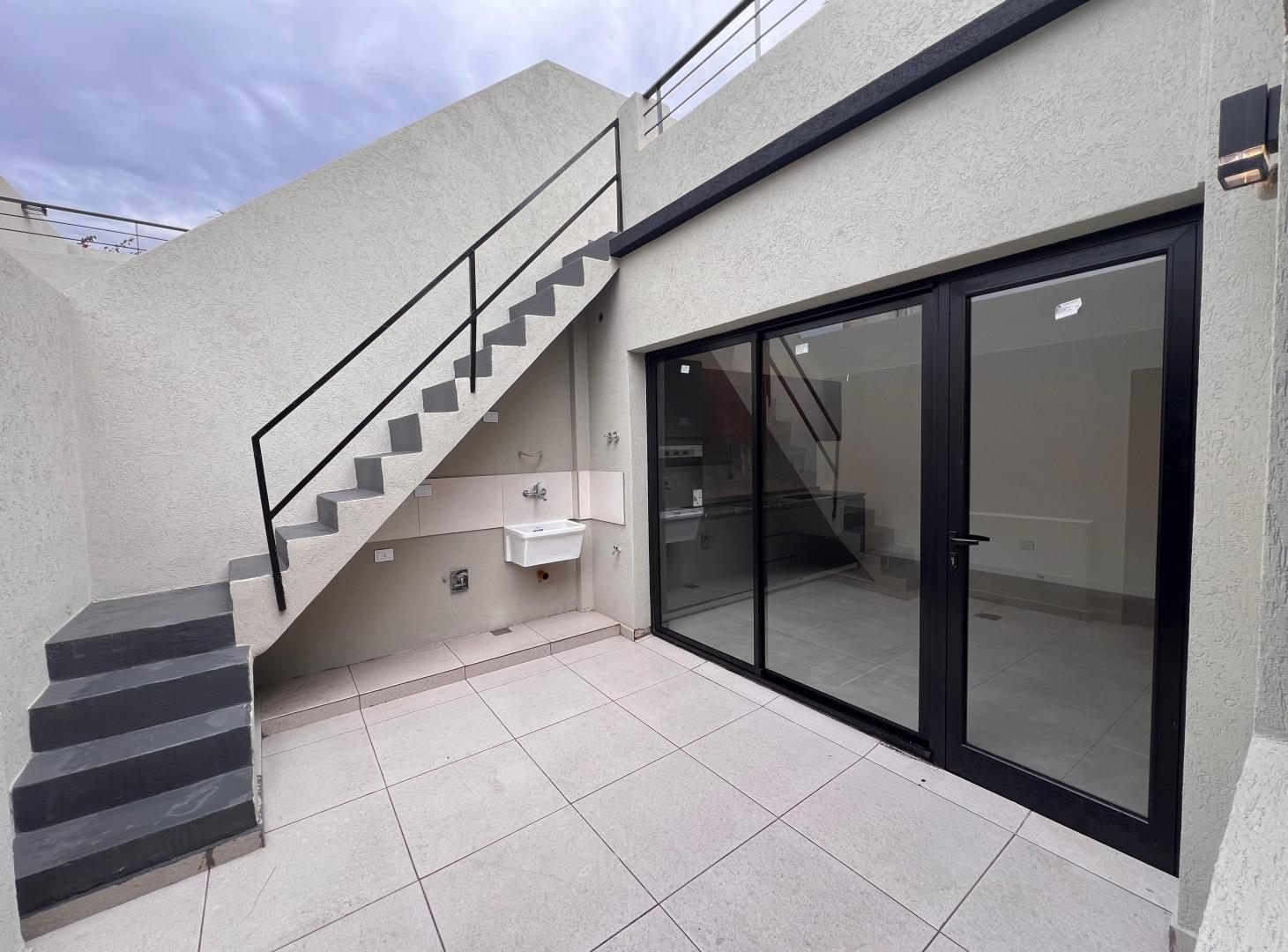 Foto de Depto Tipo Ph 2 Amb Con Patio Y Terraza, imagen 2