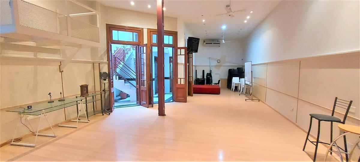 Gran Edificio de Uso Comercial 4