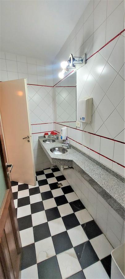 Gran Edificio de Uso Comercial 1
