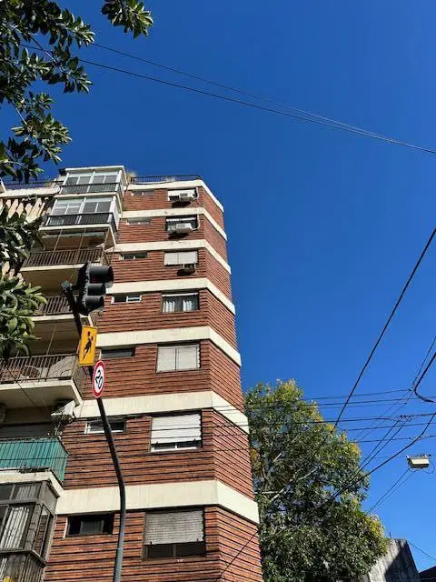 HERMOSO DEPARTAMENTO DE 2 AMBIENTES EN ALMAGRO TODO LUZ EN ESQUINA 5