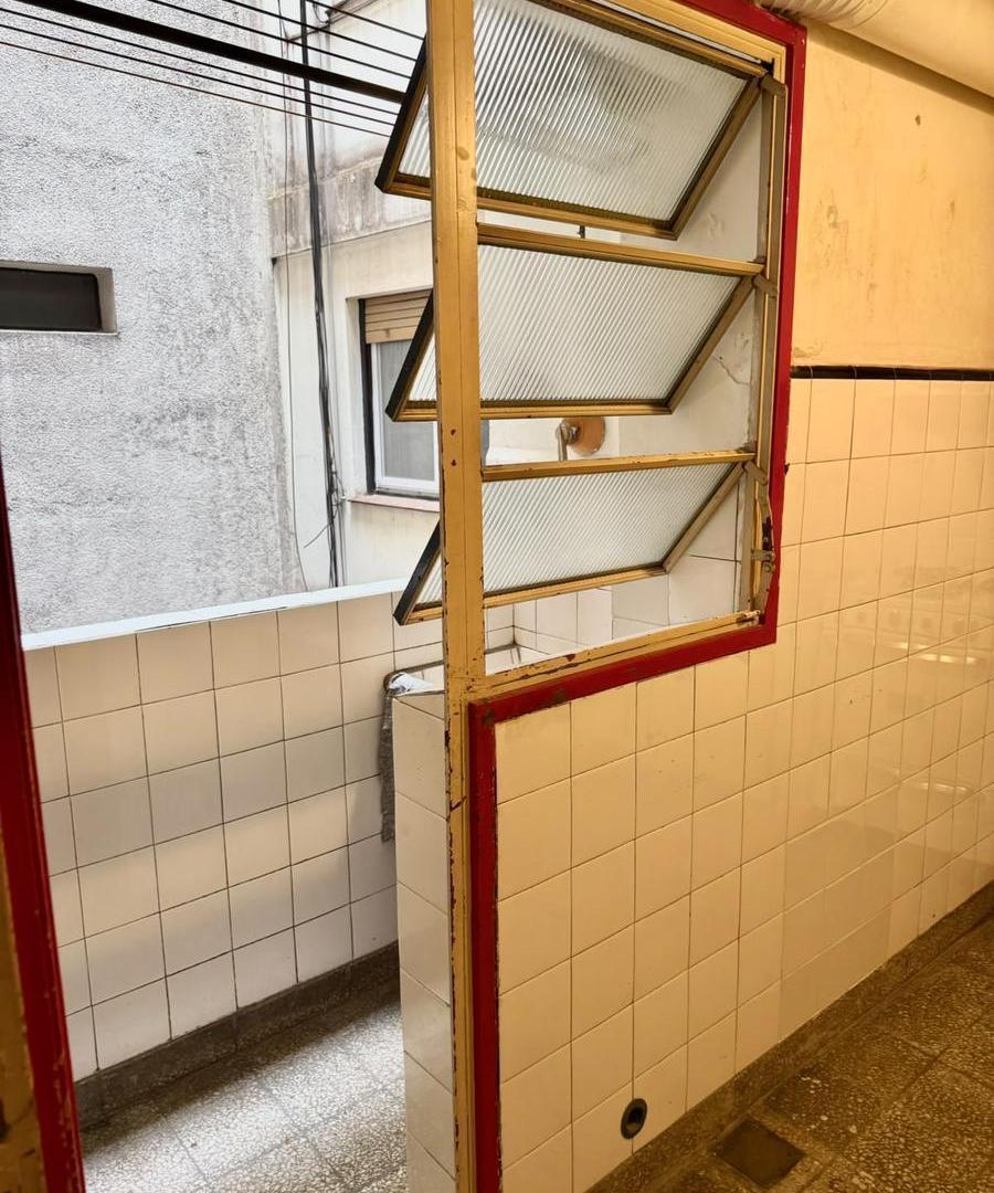 Foto de DEPARTAMENTO DE 2 AMBIENTES EN ALMAGRO A RECICLAR, imagen 2