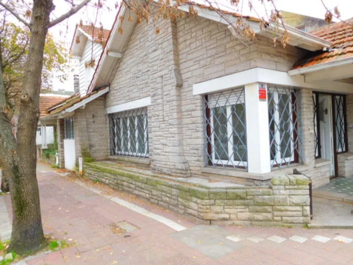 Chalet en esquina para uso profesional o comercial 3