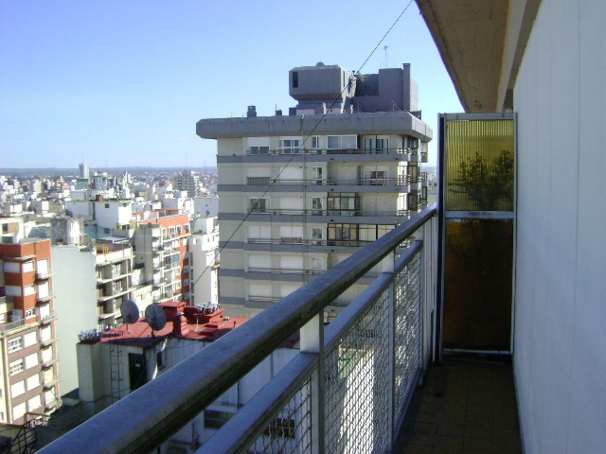 Foto de 24 meses. 2 Amb. Externo, Balcón. Cochera. Maral 33., imagen 1