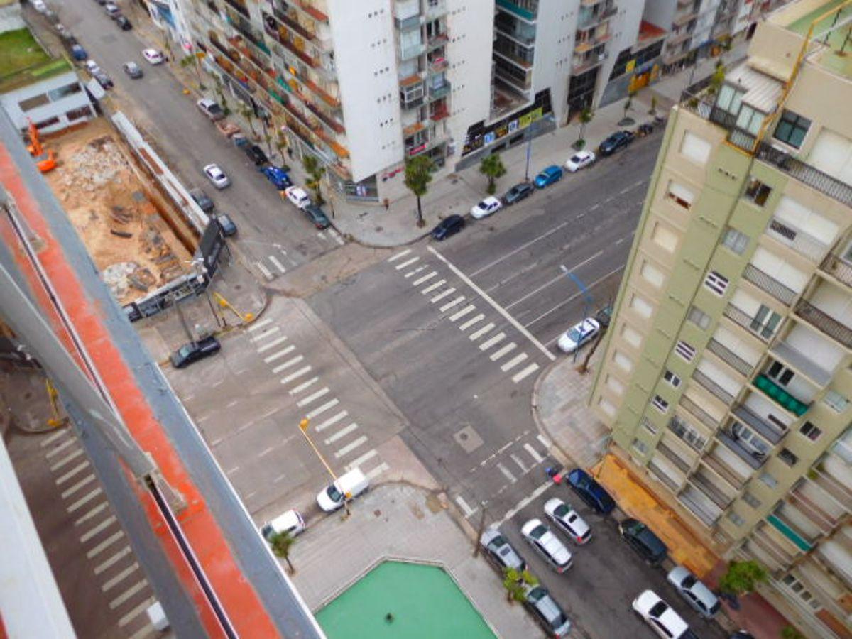 Foto de Amb. Ext. Balcón. VISTA AL MAR. Cochera cubierta, Piso 14º. Güemes y, imagen 1