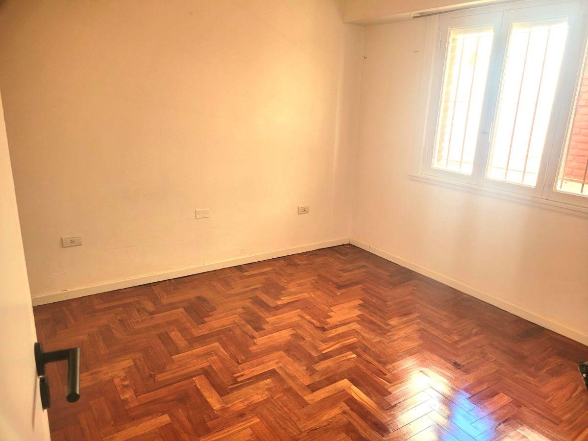 Foto de 24 meses, 3 Amb. Planta Baja c/ patio.Buenos Aires e/Garay y Castelli, imagen 4