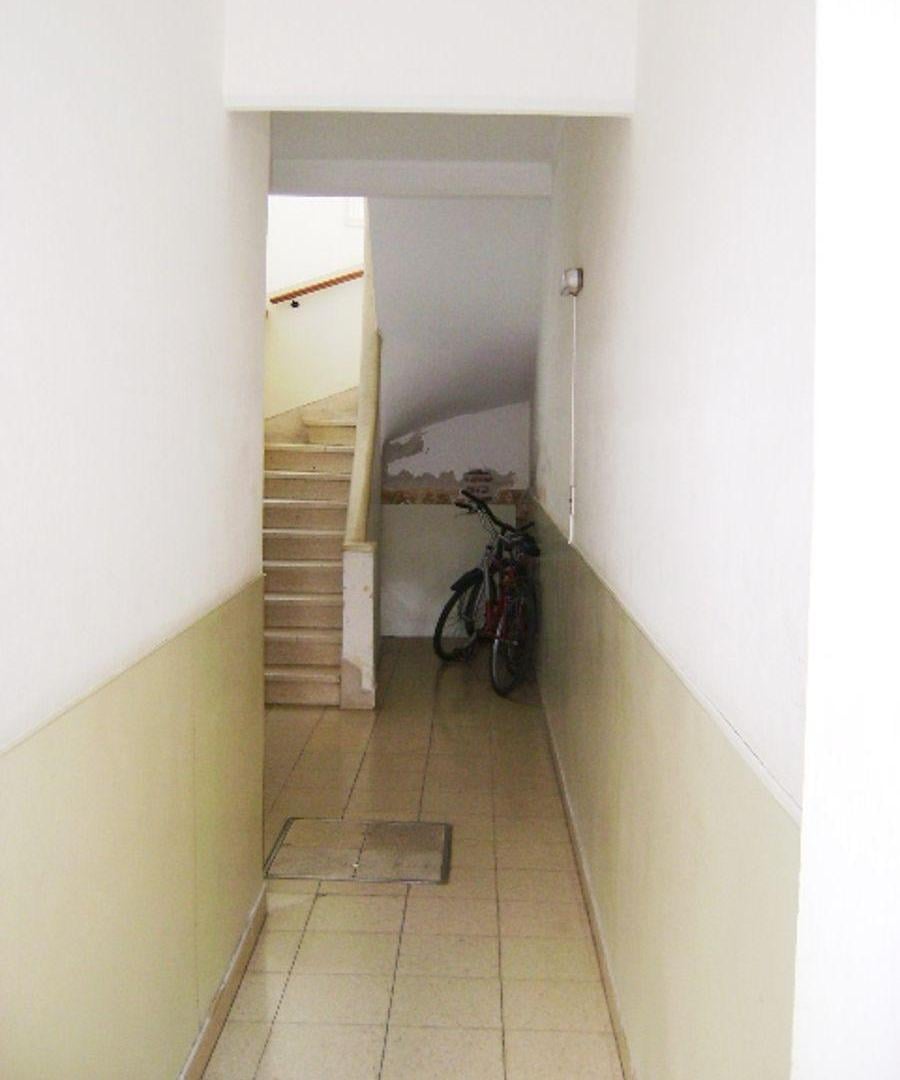 Foto de 24 meses, 3 Amb. Planta Baja c/ patio.Buenos Aires e/Garay y Castelli, imagen 3