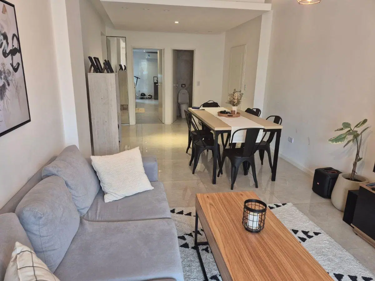 3 ambientes de categoría, amplio impecable, 2 dormitorios en suite + 1 toilette, cochera 4