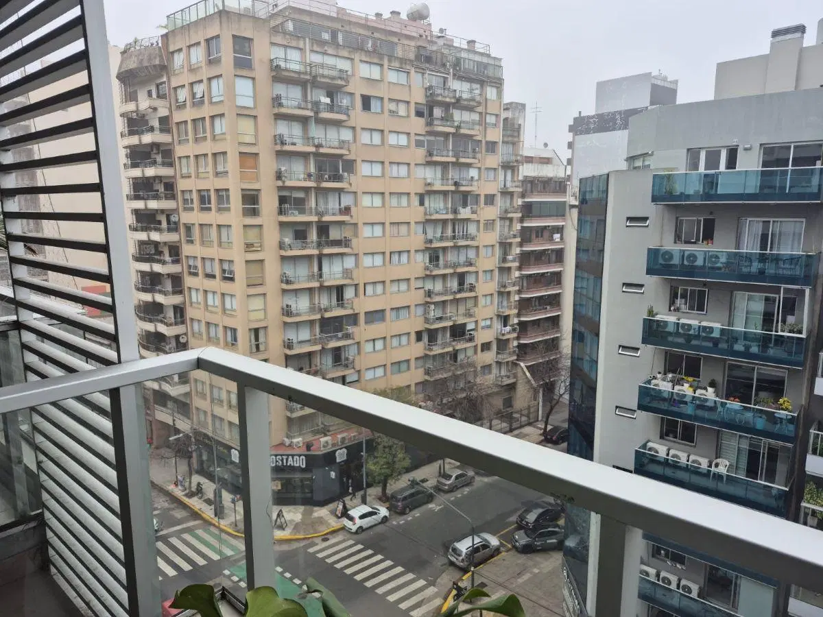 3 ambientes de categoría, amplio impecable, 2 dormitorios en suite + 1 toilette, cochera 1