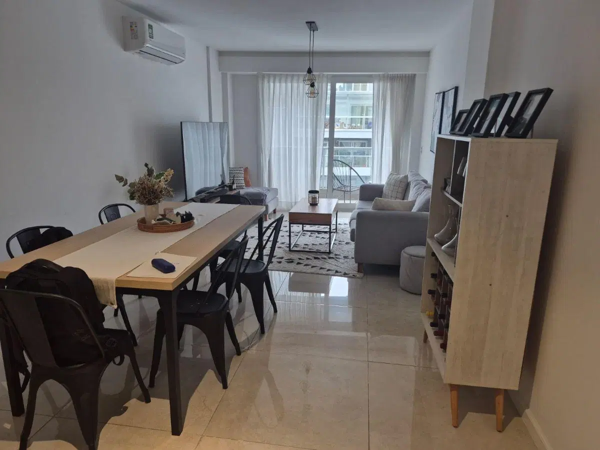 3 ambientes de categoría, amplio impecable, 2 dormitorios en suite + 1 toilette, cochera 3