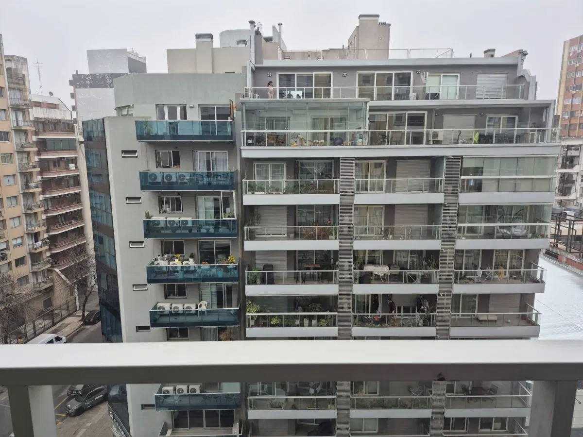 3 ambientes de categoría, amplio impecable, 2 dormitorios en suite + 1 toilette, cochera 2