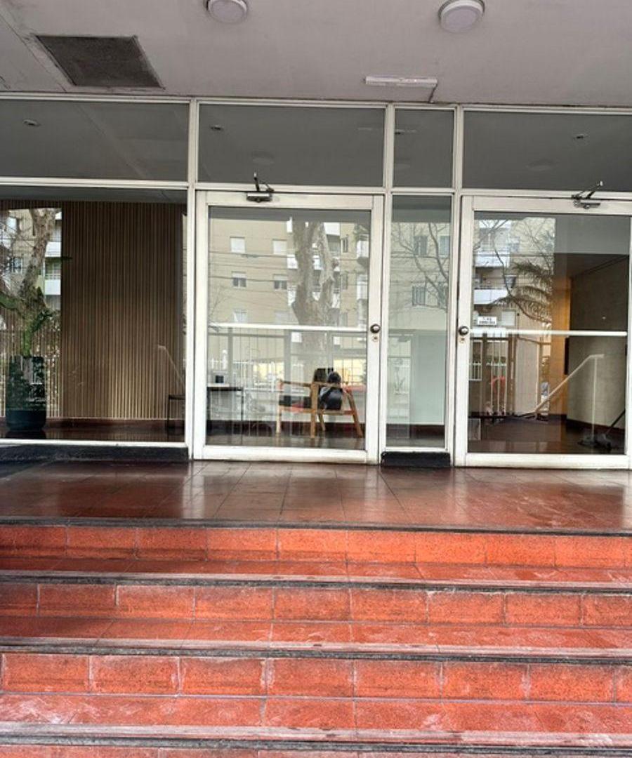 Foto de Departamento 2 ambientes al frente con balcón y cochera cubierta, imagen 1