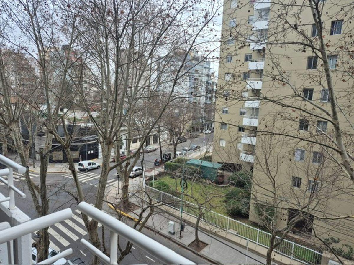 Foto de Departamento 1 ambiente al frente con balcón, cocina separada y baño, imagen 2