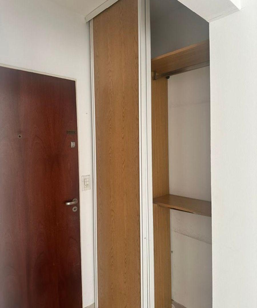 Foto de Departamento muy luminoso al frente, en torre, cocina separada, balcón, imagen 2