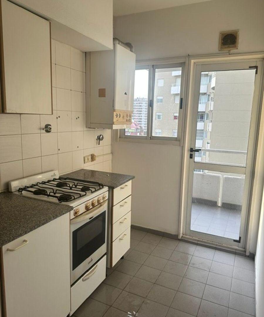 Foto de Departamento muy luminoso al frente, en torre, cocina separada, balcón, imagen 4