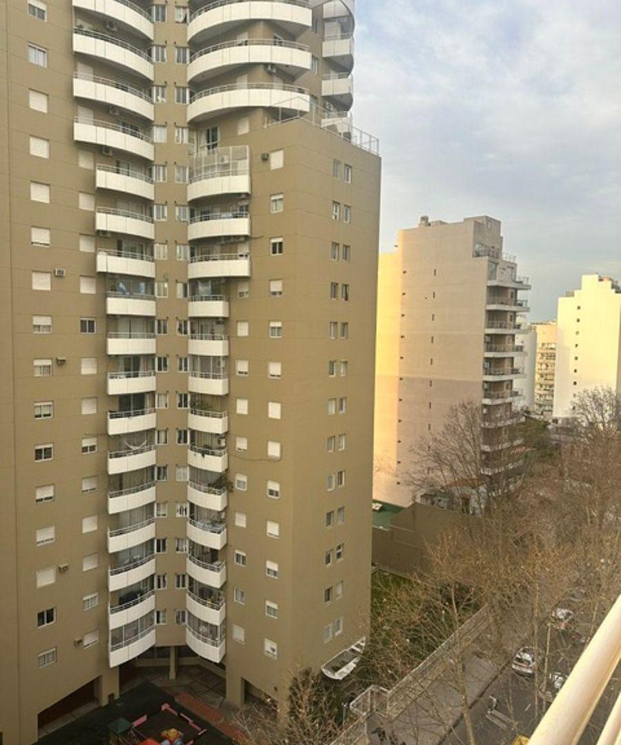 Foto de Departamento muy luminoso al frente, en torre, cocina separada, balcón, imagen 5