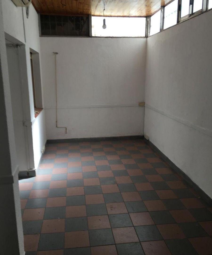 Foto de PH en venta, 2 ambientes con patio y sin expensas, apto crédito, imagen 2