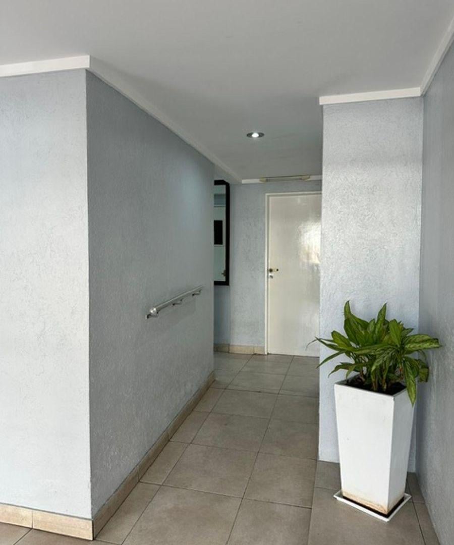 Foto de Departamento 2 ambiente, en Torre, piso alto muy luminoso ,buen estado, imagen 2