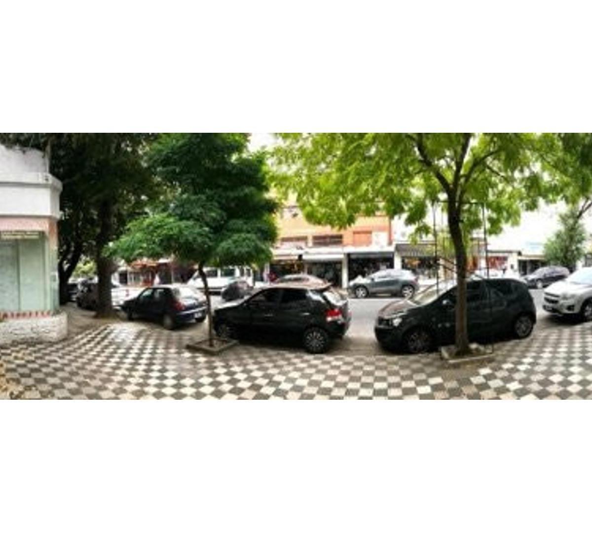 local centro 65m2. en planta sobre calle Catamarca