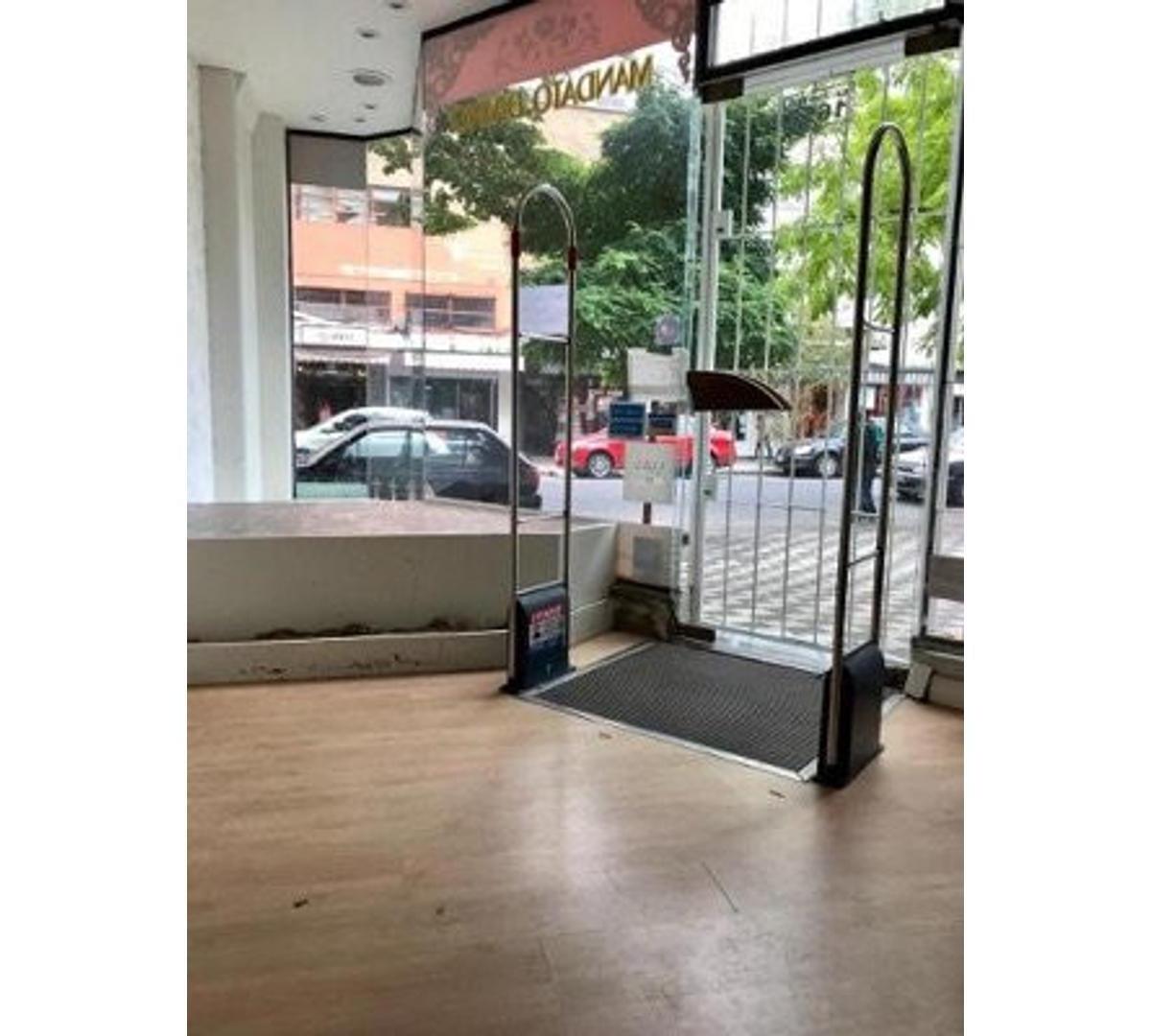 Foto de local centro 65m2. en planta sobre calle Catamarca, imagen 4
