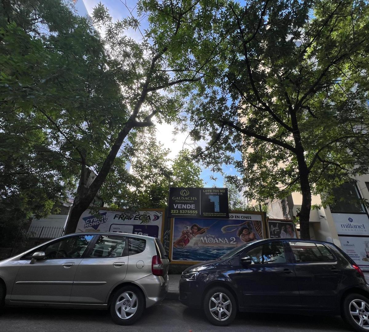 Terreno apto edificio de viviendas y/u oficinas