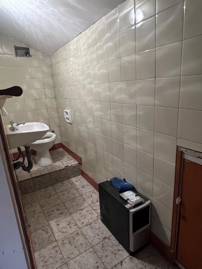 Casa en Planta Alta con Locales en Pleno Barrio San Carlos 3