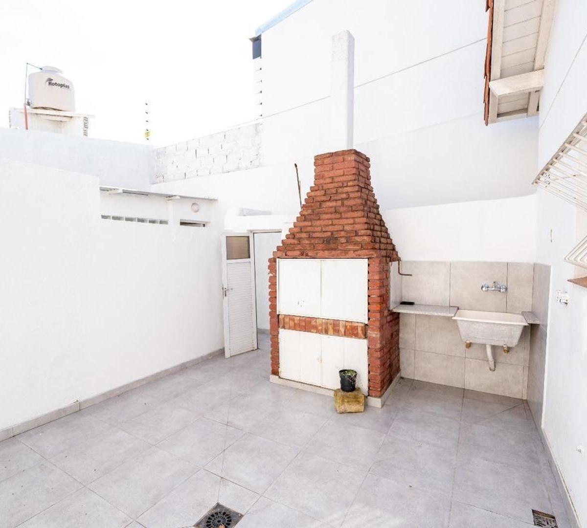 Chalet C/deptos Apto Vivienda Y/o Uso Prof - Comercial 4