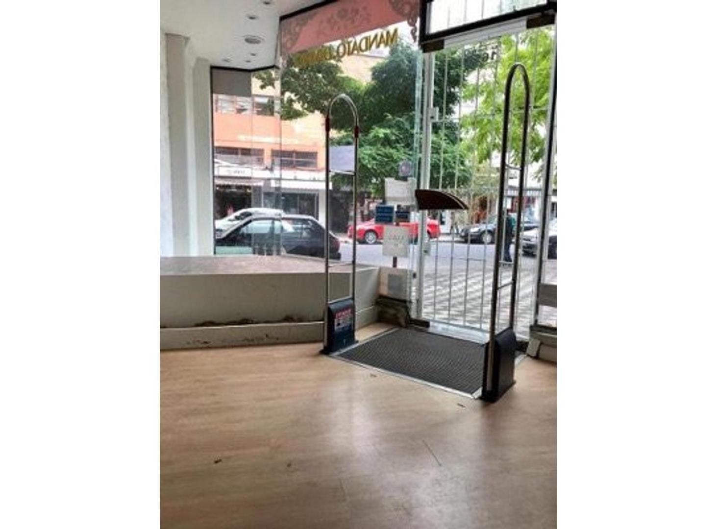 Foto de local centro 138m2 total 65m2. en planta s calle Catamarca, imagen 3