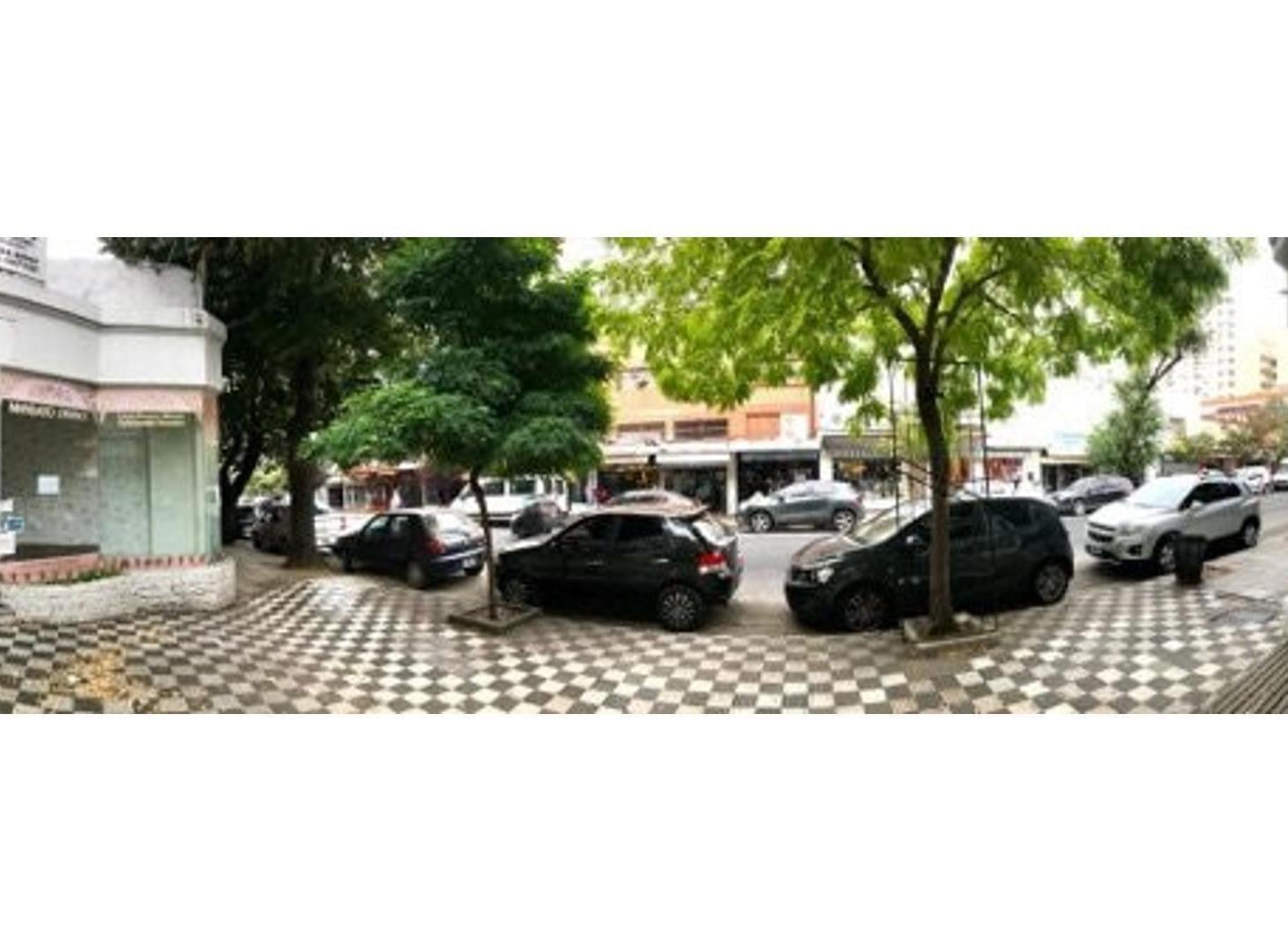 local centro 138m2 total 65m2. en planta s calle Catamarca