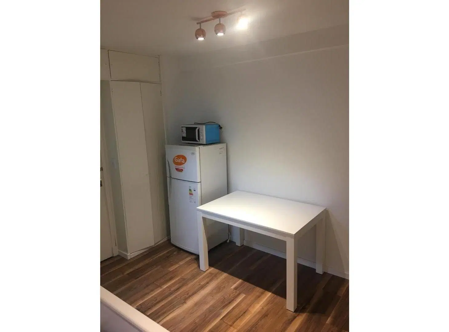 Departamento 2 Amb. con balcón y vista a PL. MITRE 8