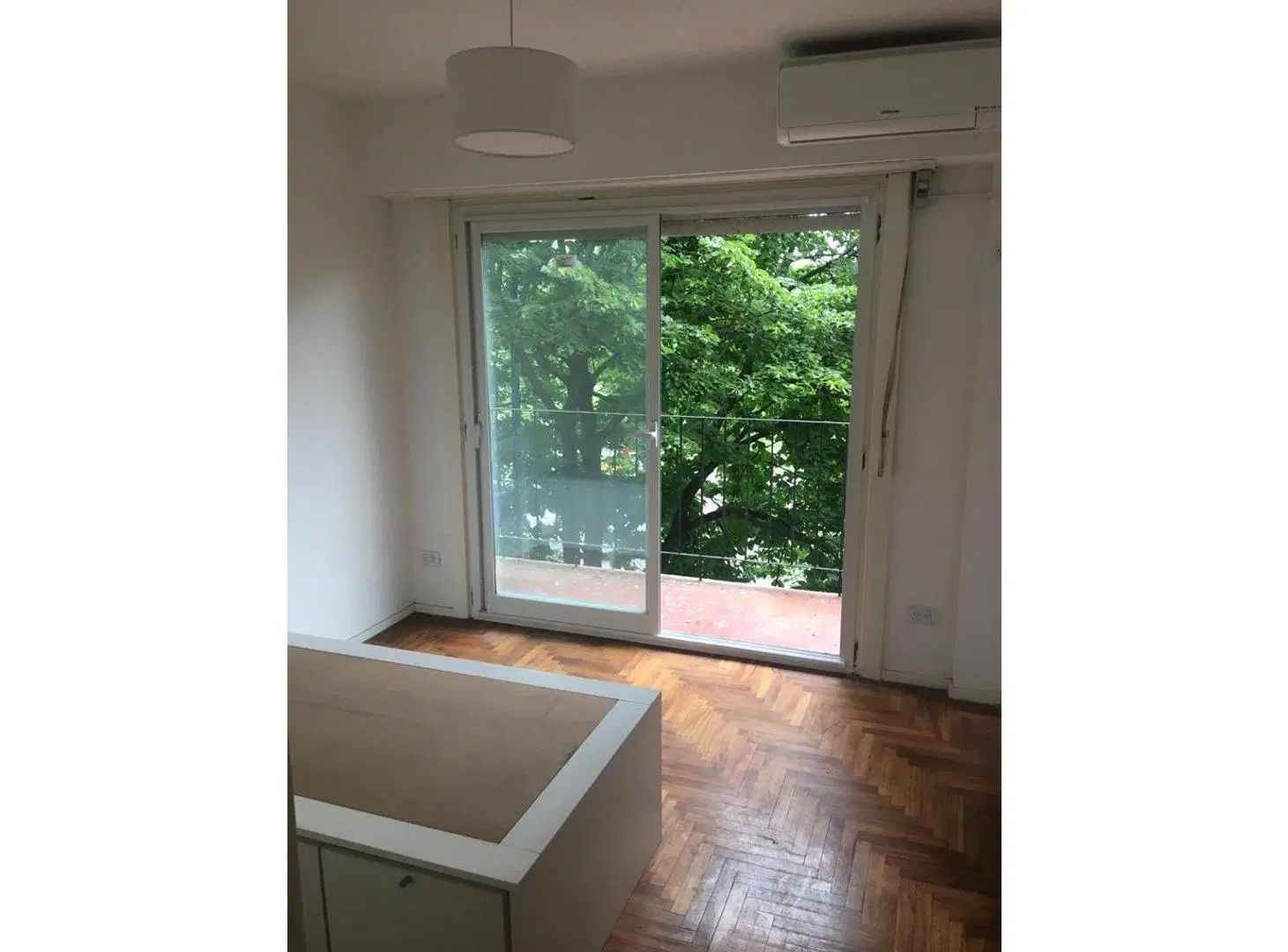 Departamento 2 Amb. con balcón y vista a PL. MITRE 2