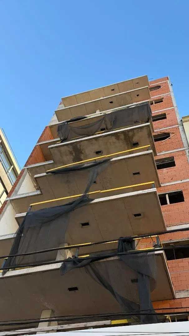 Departamento de 4 ambientes playa grande 4