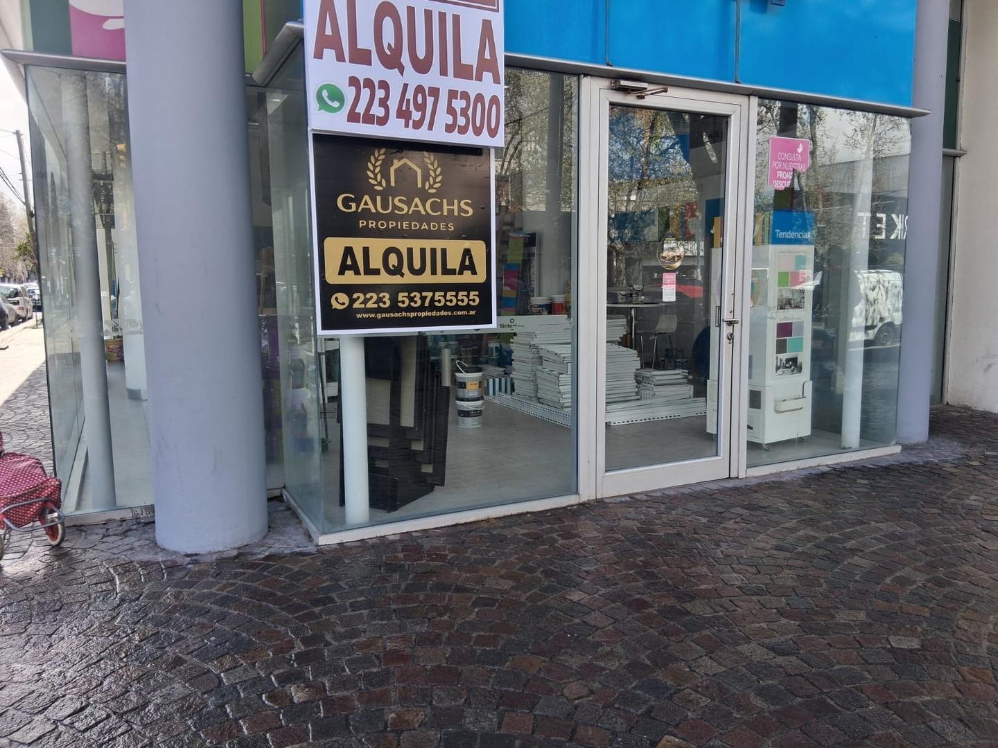 Foto de Importante LOCAL en esquina en alquiler, imagen 4