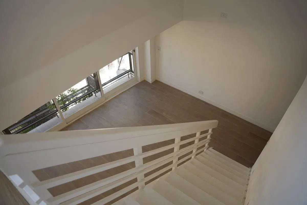 TRIPLEX 213 METROS METROS SALGUERO Y AV DEL LIBERTADOR 4