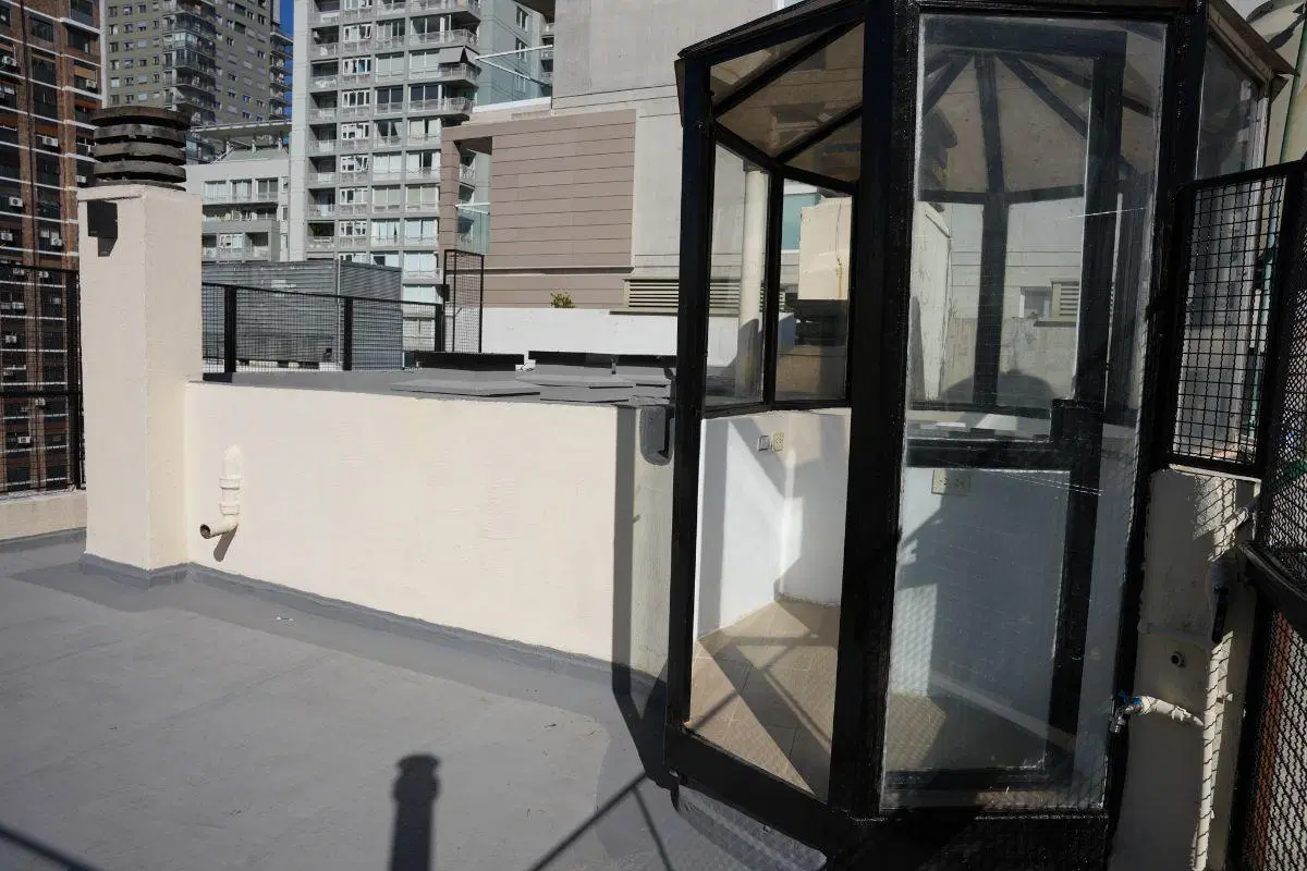 TRIPLEX 213 METROS METROS SALGUERO Y AV DEL LIBERTADOR 3