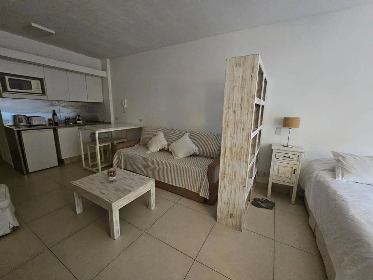 CABELLO Y BULNES AL FRENTE CON BALCON SE VENDE FULL EQUIPADO 2