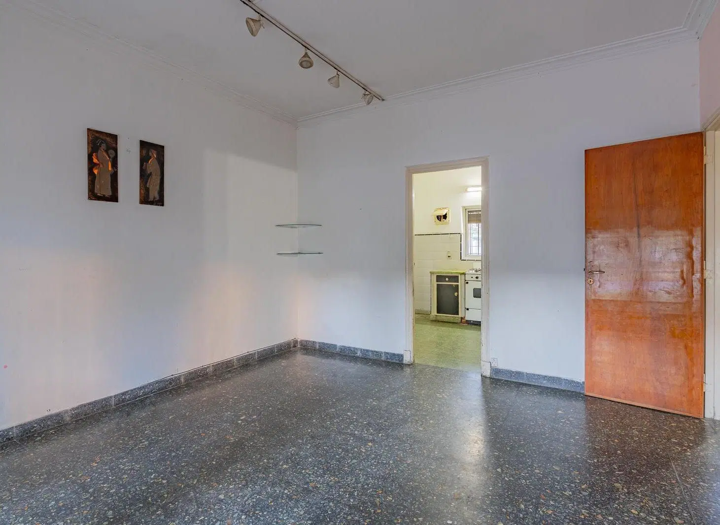 Chalet en venta  de 3 ambientes con garaje y parque 4