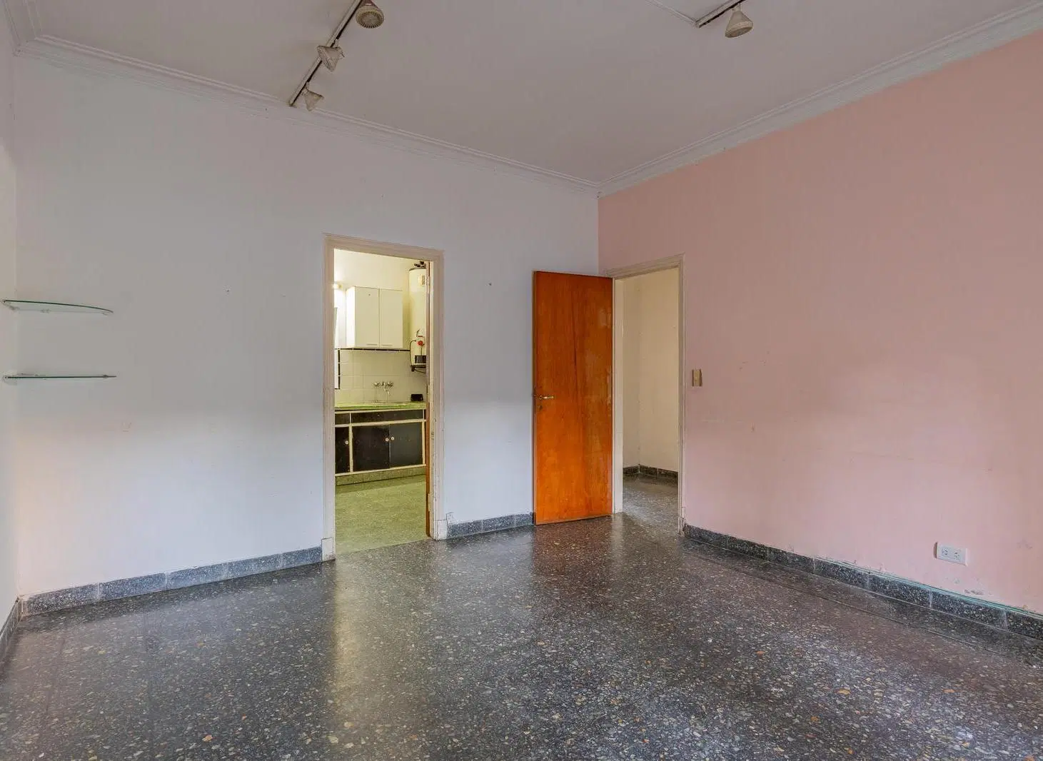 Chalet en venta  de 3 ambientes con garaje y parque 5