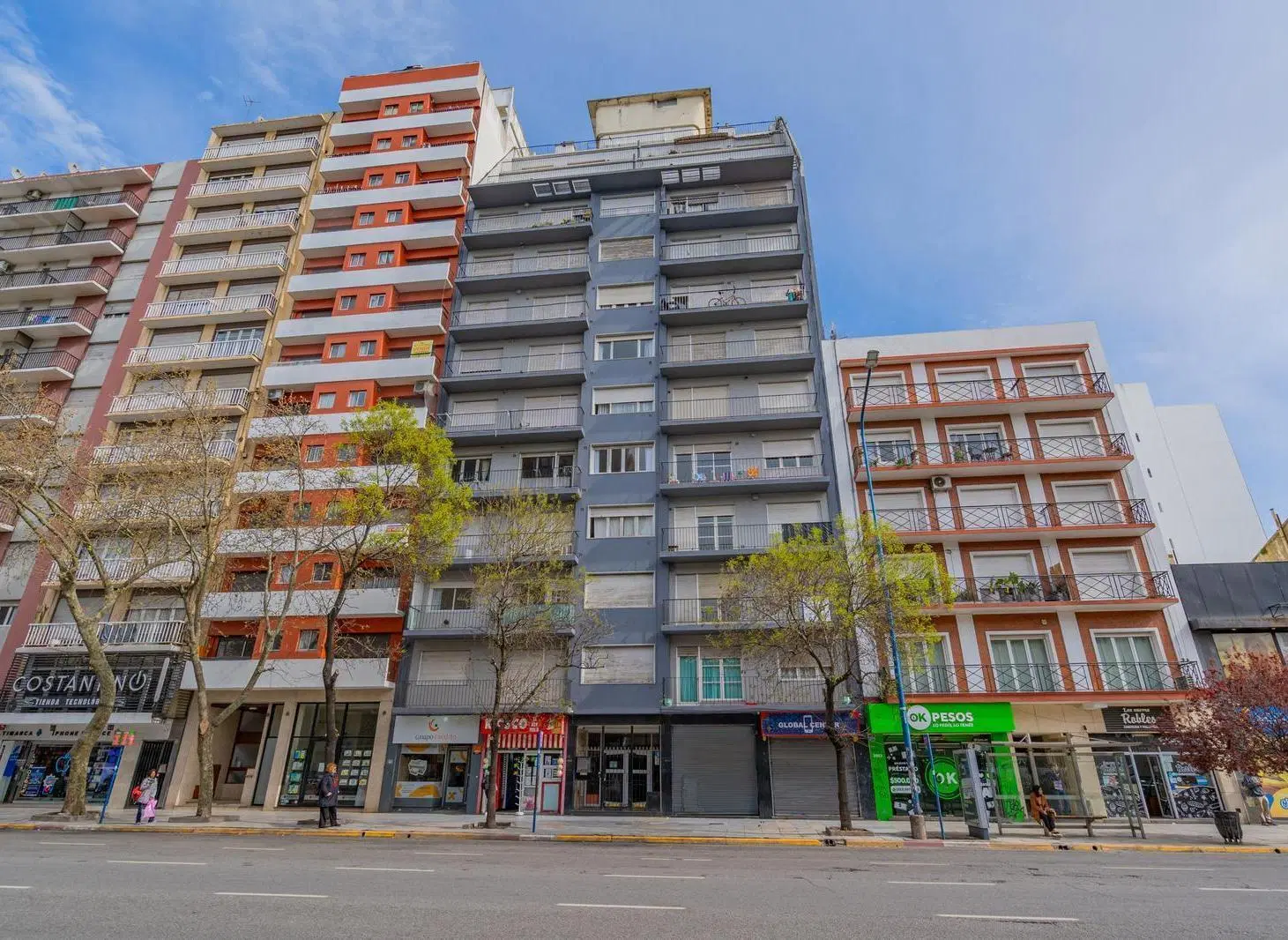 Venta departamento 3 ambientes con dependencia  íntegramente reciclado en el centro 4