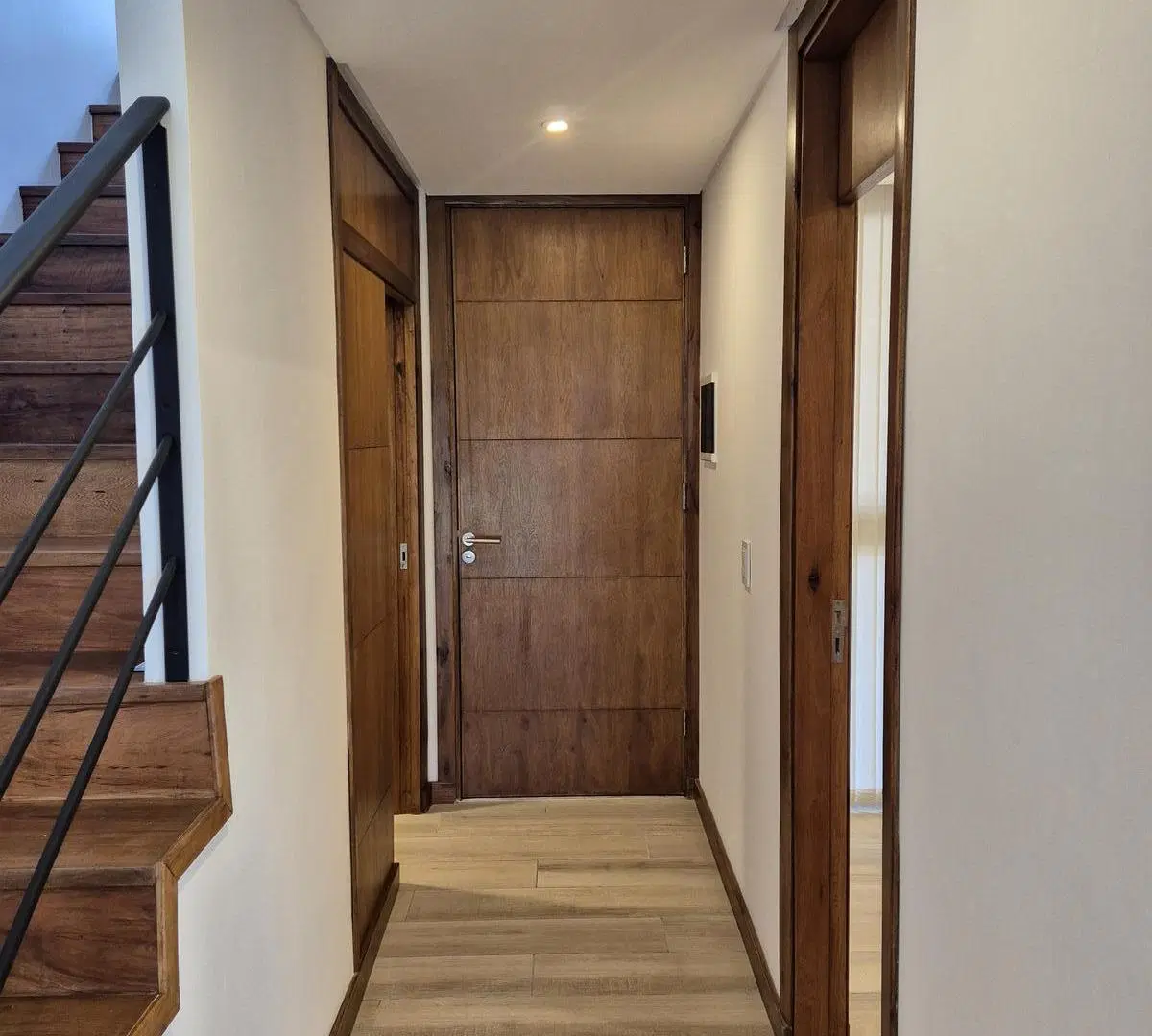 Casa 4 ambientes con parque y cochera doble en Barrio Pompeya 3