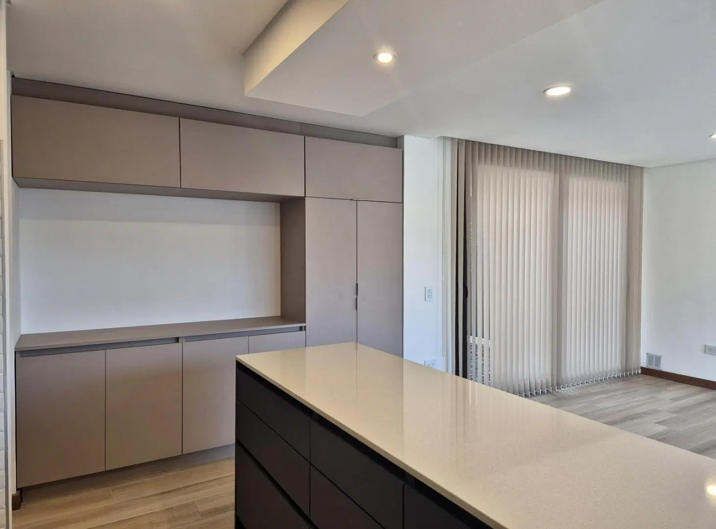 Casa 4 ambientes con parque y cochera doble en Barrio Pompeya 5