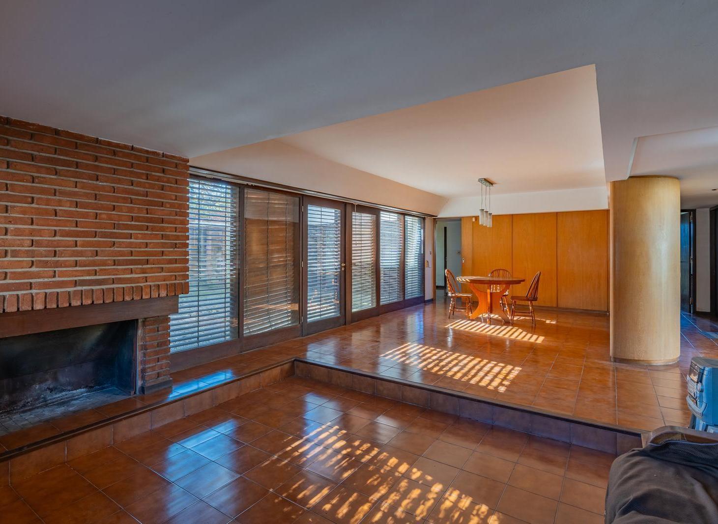 Foto de Casa en venta de 5 ambientes con parque en el barrio Don Bosco, imagen 4