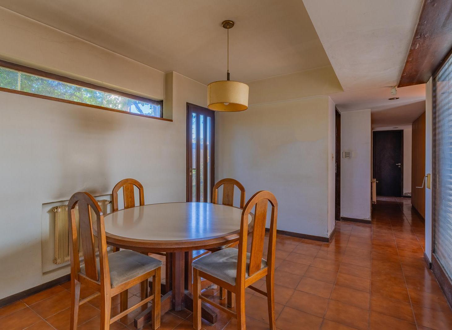 Foto de Casa en venta de 5 ambientes con parque en el barrio Don Bosco, imagen 3