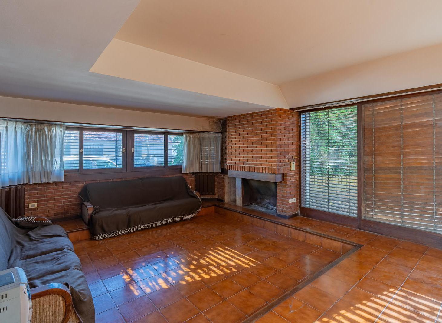 Foto de Casa en venta de 5 ambientes con parque en el barrio Don Bosco, imagen 5