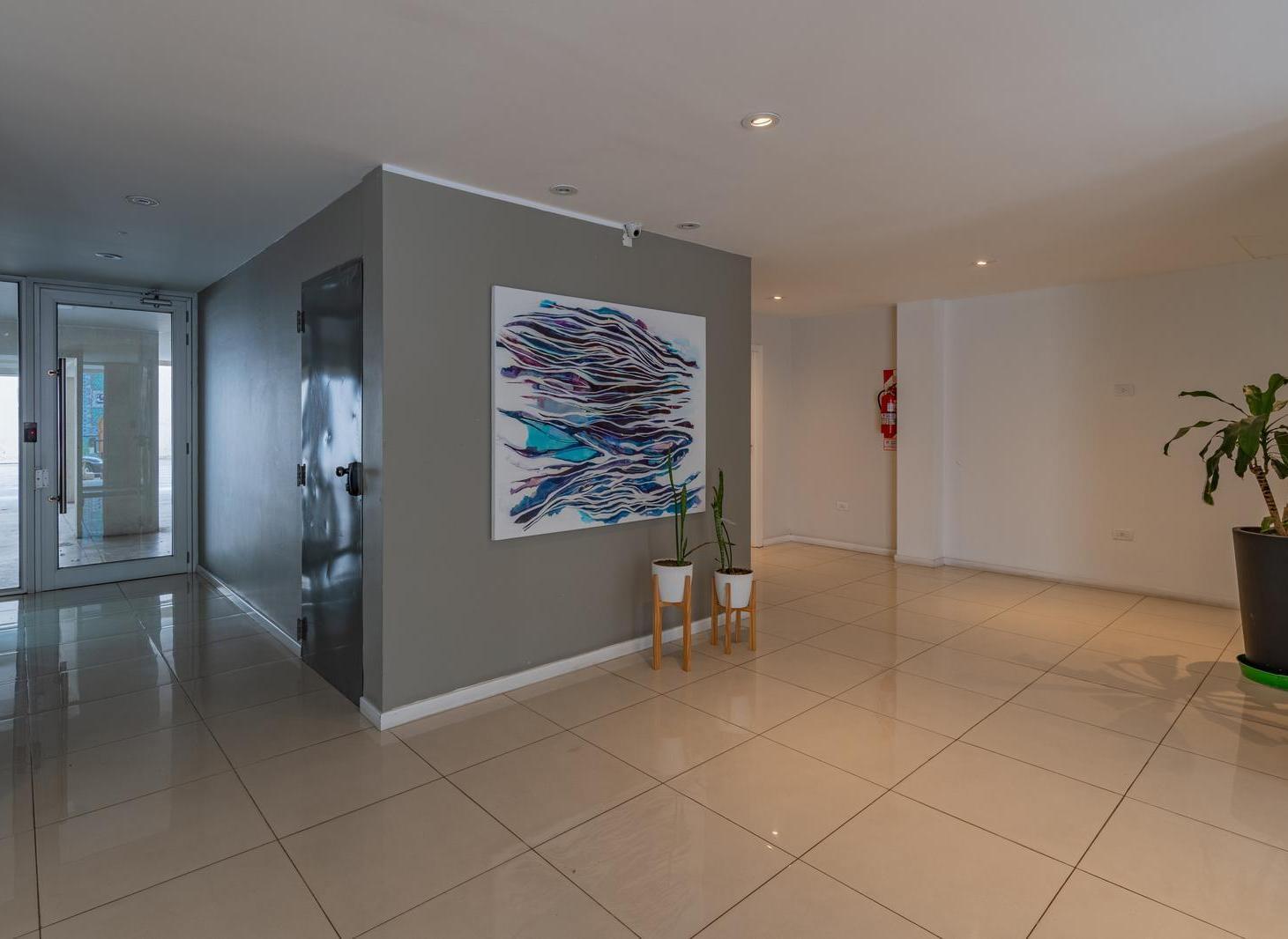 Foto de venta departamento de 2 ambientes muy luminoso en el centro de la ciudad, imagen 2