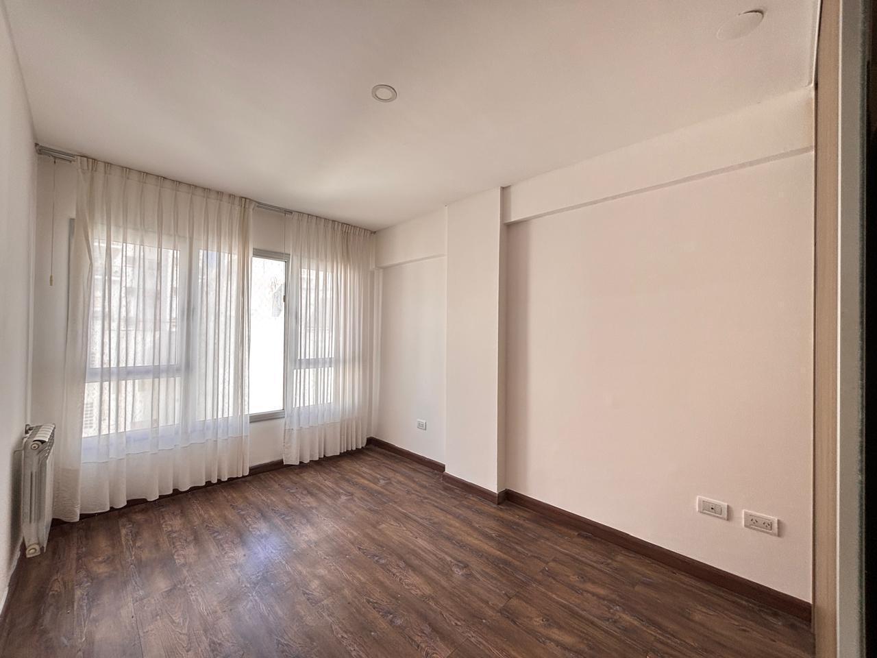 Foto de venta departamento de 2 ambientes muy luminoso en el centro de la ciudad, imagen 4
