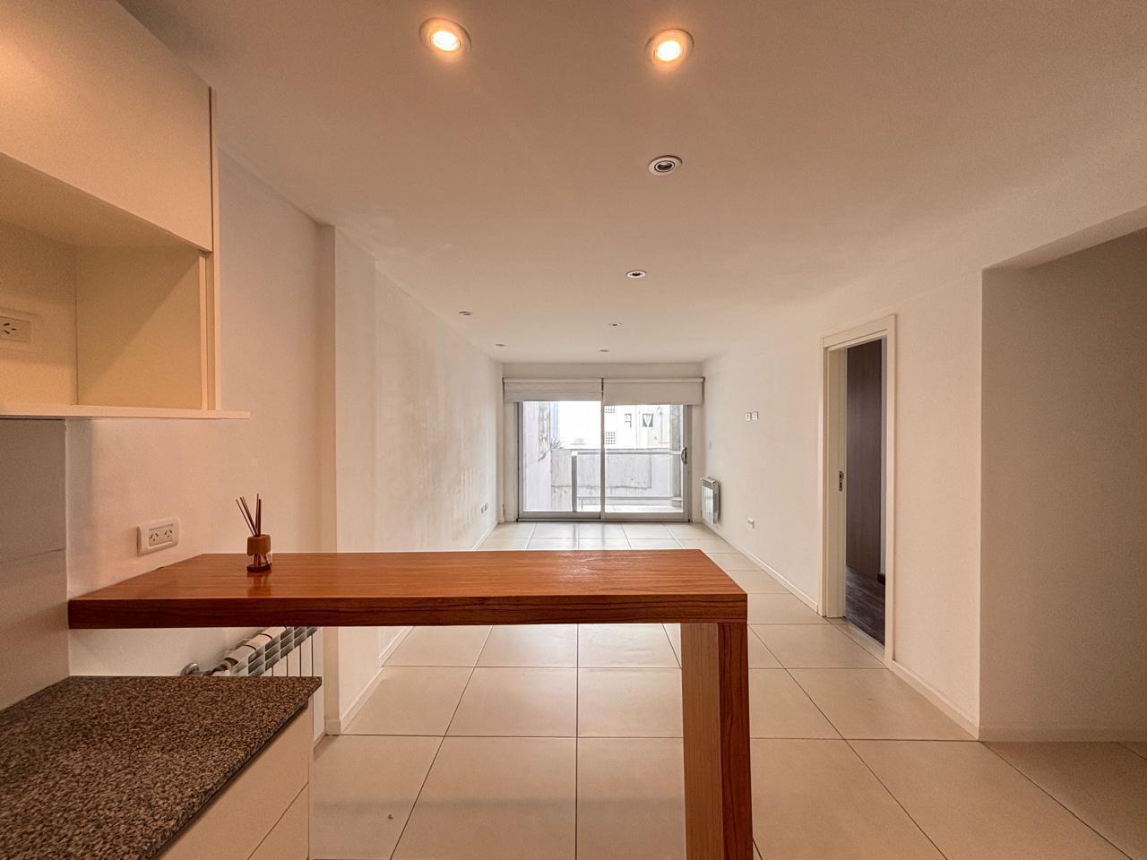 Foto de venta departamento de 2 ambientes muy luminoso en el centro de la ciudad, imagen 3