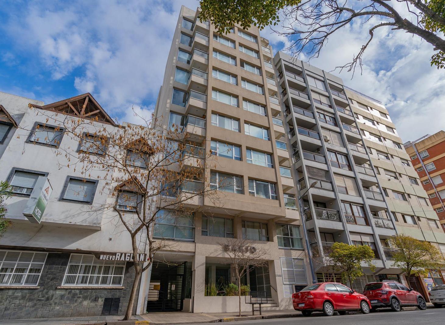 Foto de venta departamento de 2 ambientes muy luminoso en el centro de la ciudad, imagen 1